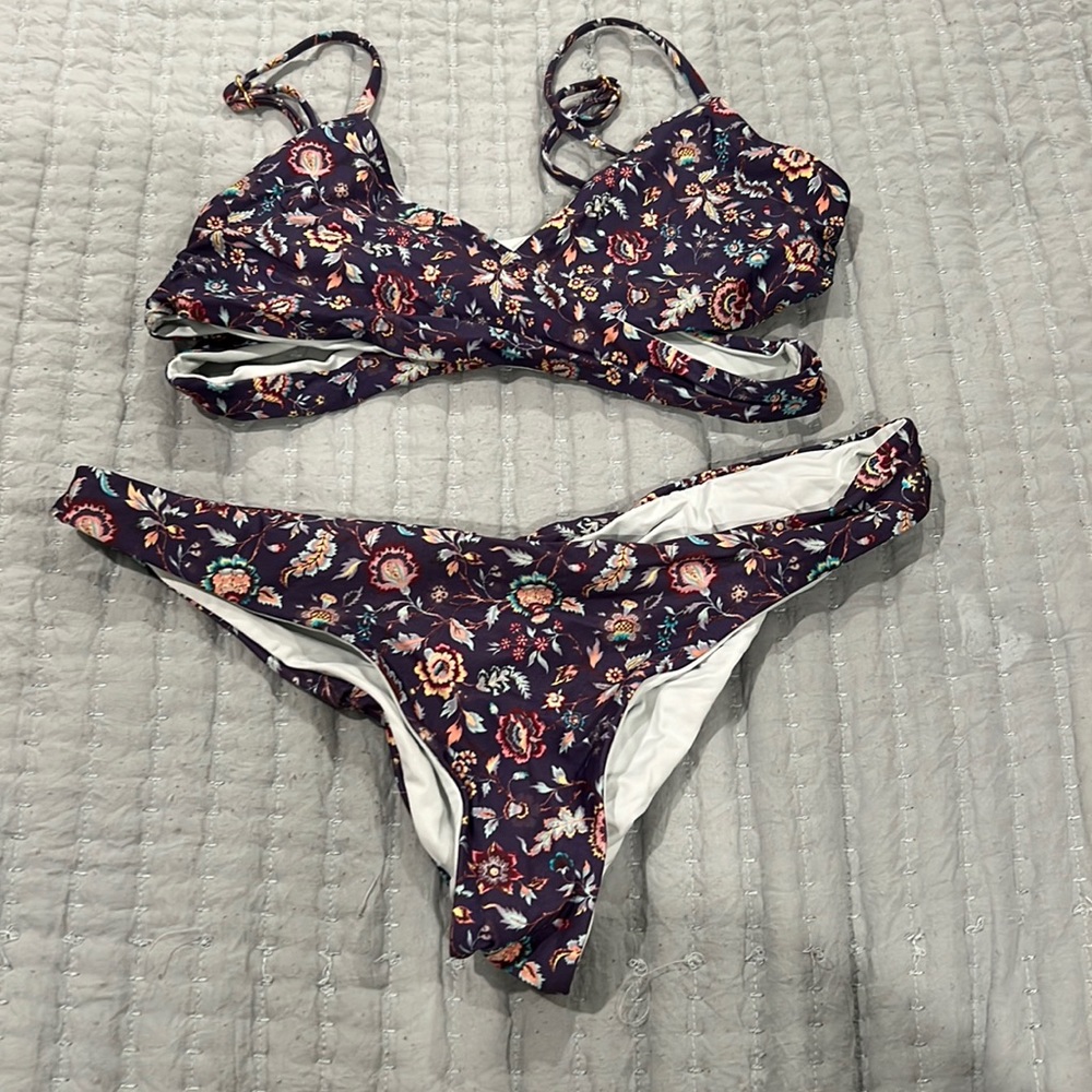 L space swim size medium floral bikini cheeky medium